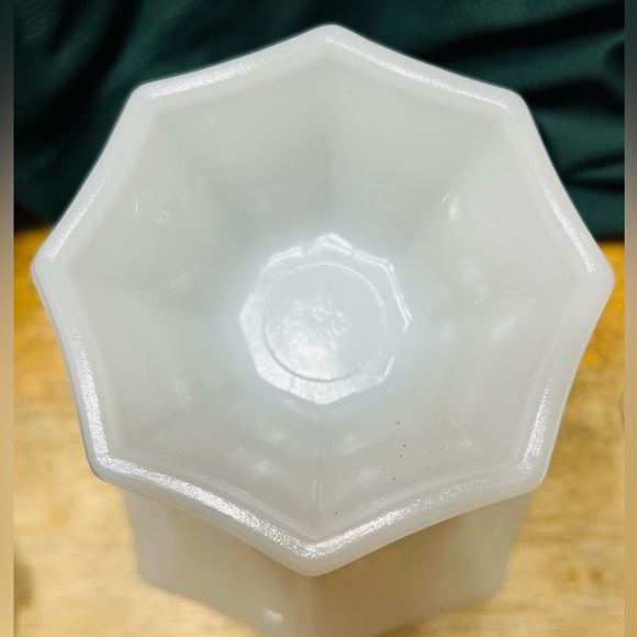 Vintage Anchor Hocking Milk Glass Harvest Grape compote dish. Mint condition. - Picture 2 of 4